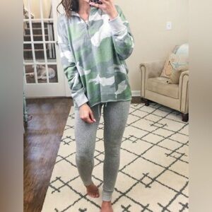 AERIE Sunday soft raw hem quarter zip sweatshirt size XS (oversized).